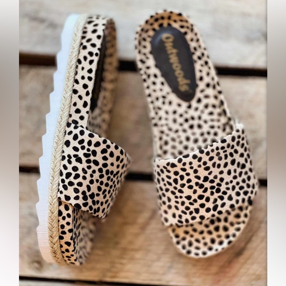 💥Outwoods Cheetah Slides💥 NWOT